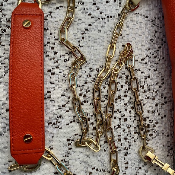 AUTHENTIC TORY BURCH LEATHER CROSSBODY SLING - Picture 15 of 16